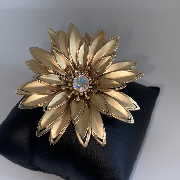 Vintage Brooch - Picture 2 of 8